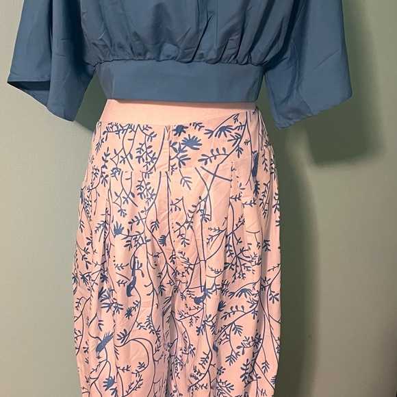 2 piece floral wide pant set with matching blue crop top. Size Medium. - Picture 2 of 3